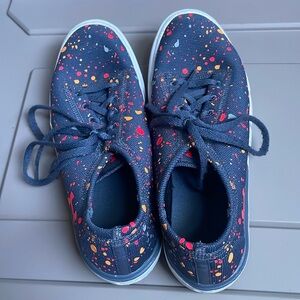 Women’s Under Armour fit size 9, lightly used